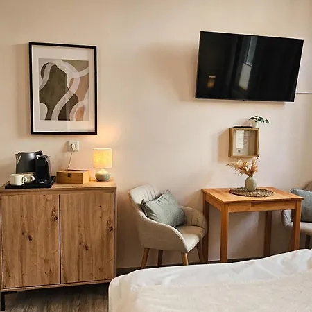 Altstadtidylle Allerheiligen - Moderne Gaestezimmer - Nahe Domplatz - Eigenes Bad - Wifi - Kaffee & Tee Erfurt