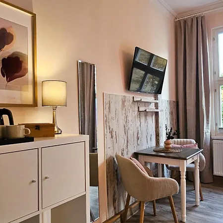 Altstadtidylle Allerheiligen - Moderne Gaestezimmer - Nahe Domplatz - Eigenes Bad - Wifi - Kaffee & Tee Erfurt